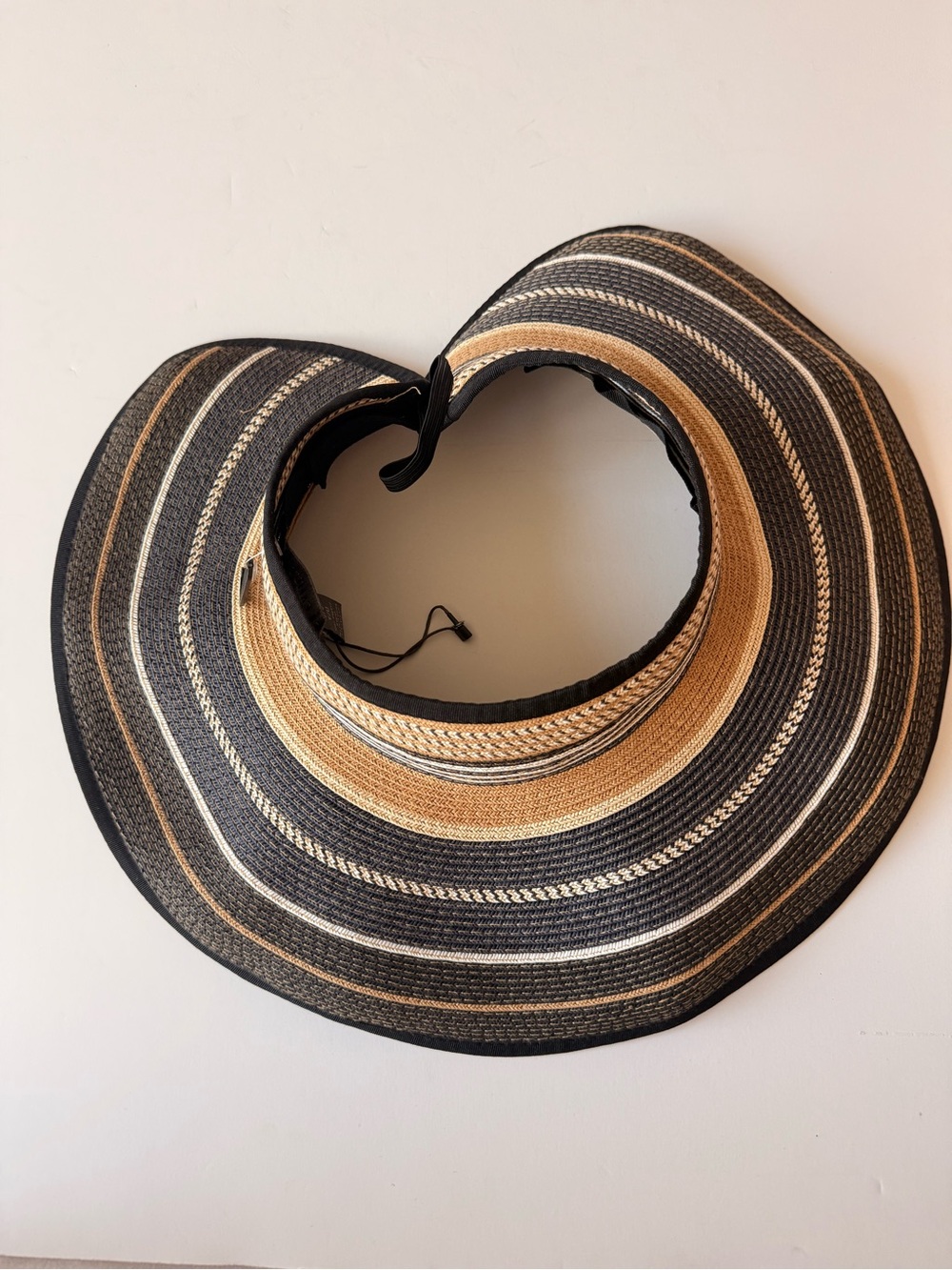 NWT Vince Camuto Roll Up Sun Visor - Picture 4 of 4